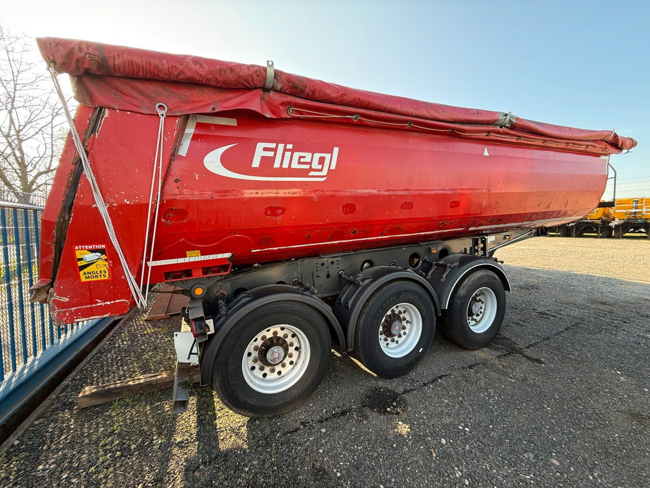 Fliegl DHKA 390 Kippauflieger 3 Achse - Puspiekabe pašizgāzējs: foto 2 Fliegl DHKA 390 Kippauflieger 3 Achse - Puspiekabe pašizgāzējs: foto 2