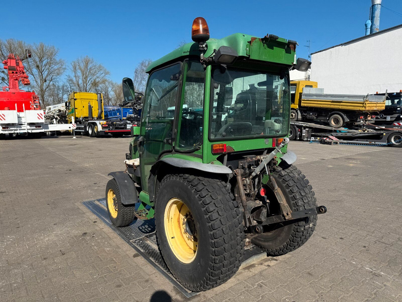 John Deere 3520 Kommunaltrak. Frontkraftheber Kuppeldreieck - Traktors: foto 5 John Deere 3520 Kommunaltrak. Frontkraftheber Kuppeldreieck - Traktors: foto 5