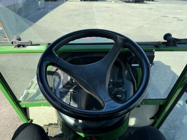 John Deere 3520 Kommunaltrak. Frontkraftheber Kuppeldreieck - Komunālais traktors: foto 2 John Deere 3520 Kommunaltrak. Frontkraftheber Kuppeldreieck - Komunālais traktors: foto 2