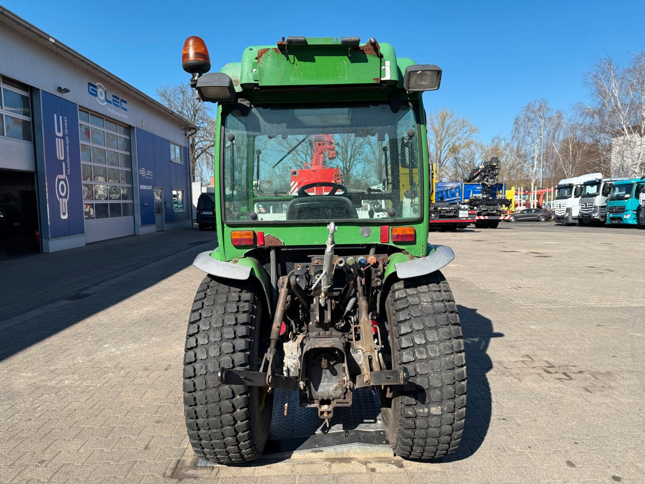 John Deere 3520 Kommunaltrak. Frontkraftheber Kuppeldreieck - Traktors: foto 4 John Deere 3520 Kommunaltrak. Frontkraftheber Kuppeldreieck - Traktors: foto 4