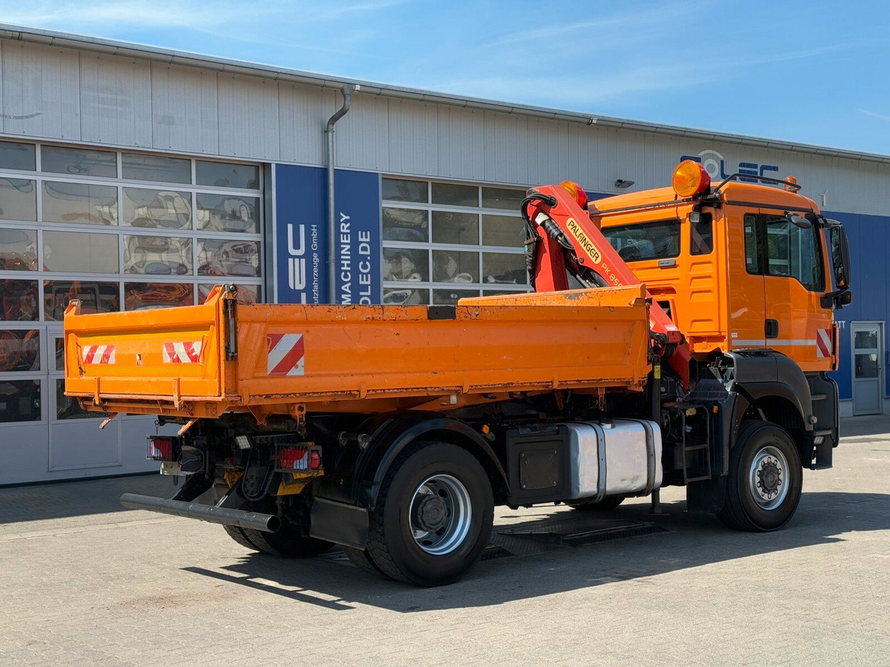 MAN TGA 18.360 4x4 Kipper Kran PALFINGER Winterd. - Kravas automašīna pašizgāzējs, Kravas auto ar manipulatoru: foto 3 MAN TGA 18.360 4x4 Kipper Kran PALFINGER Winterd. - Kravas automašīna pašizgāzējs, Kravas auto ar manipulatoru: foto 3