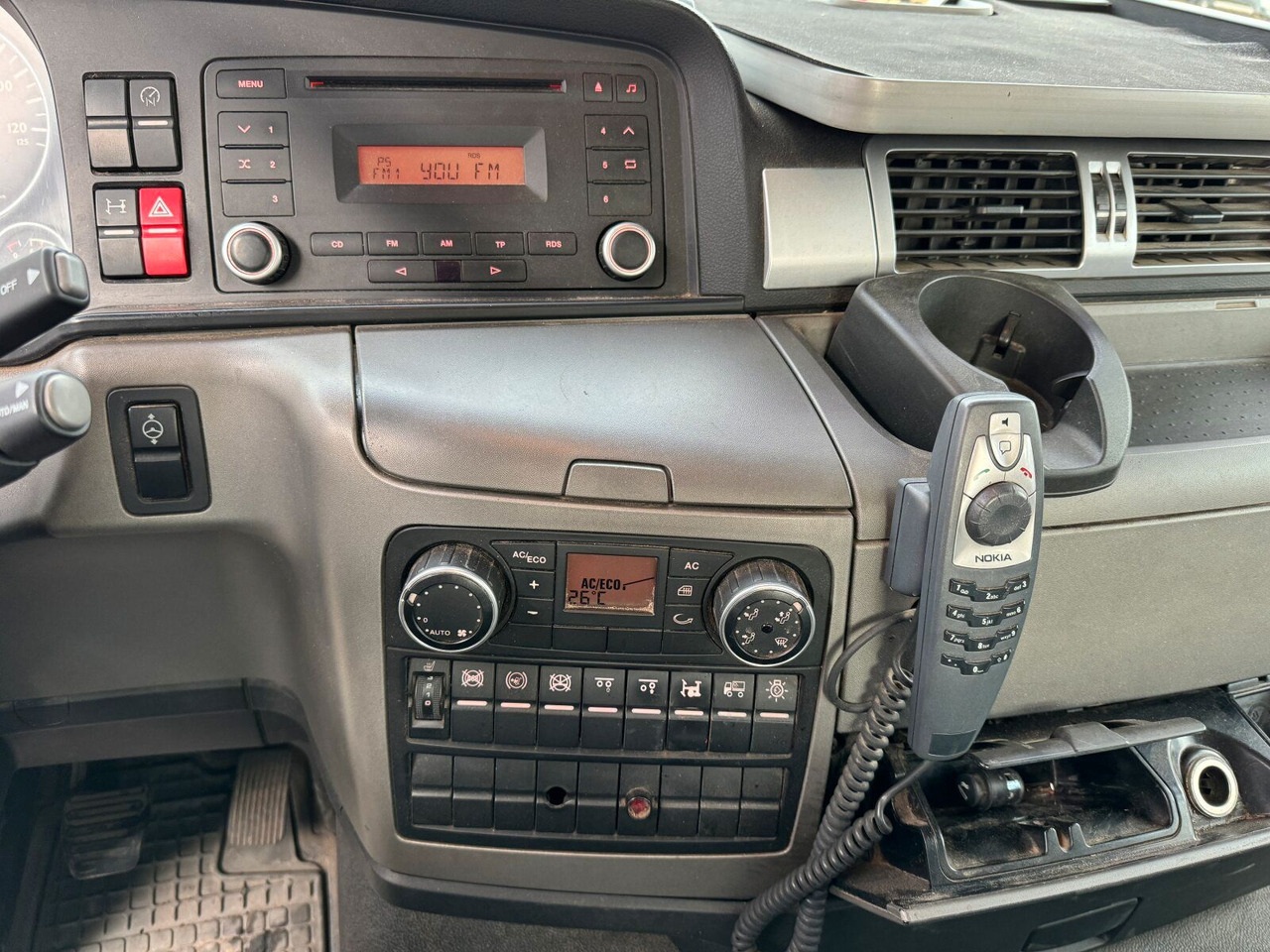 Bortu kravas automašīna/ Platforma, Kravas auto ar manipulatoru MAN TGS 26.400 6x2 Pritsche Kran Palfinger PK 18001L: foto 11