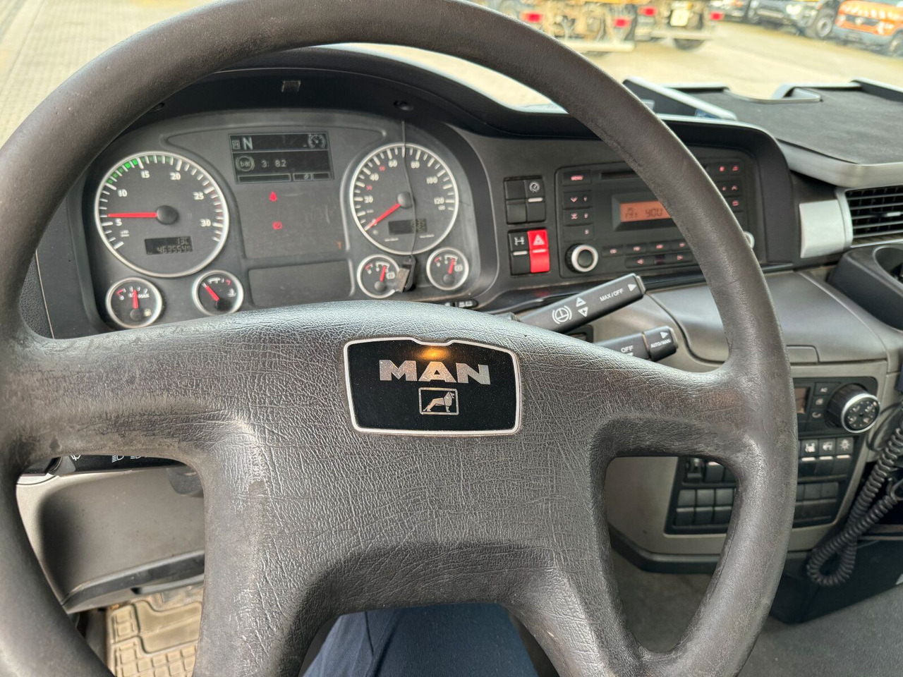 Bortu kravas automašīna/ Platforma, Kravas auto ar manipulatoru MAN TGS 26.400 6x2 Pritsche Kran Palfinger PK 18001L: foto 13