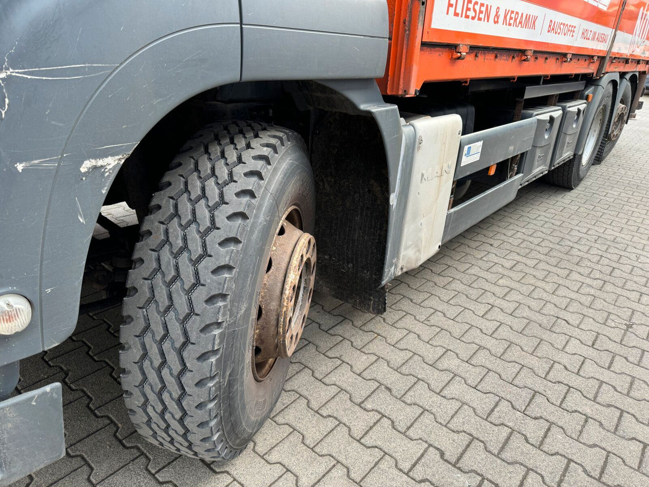 Bortu kravas automašīna/ Platforma, Kravas auto ar manipulatoru MAN TGS 26.400 6x2 Pritsche Kran Palfinger PK 18001L: foto 16