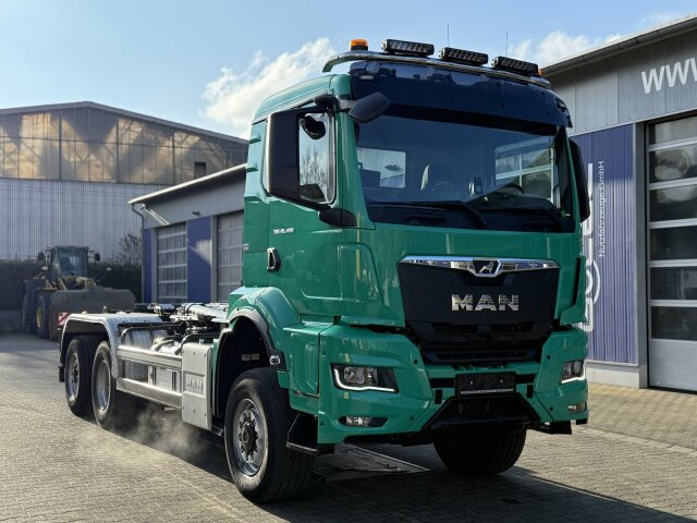 MAN TGS 28.480 6x4 Abrollkipper Meiller RS21.65 - Pacēlājs ar āķi: foto 1 MAN TGS 28.480 6x4 Abrollkipper Meiller RS21.65 - Pacēlājs ar āķi: foto 1