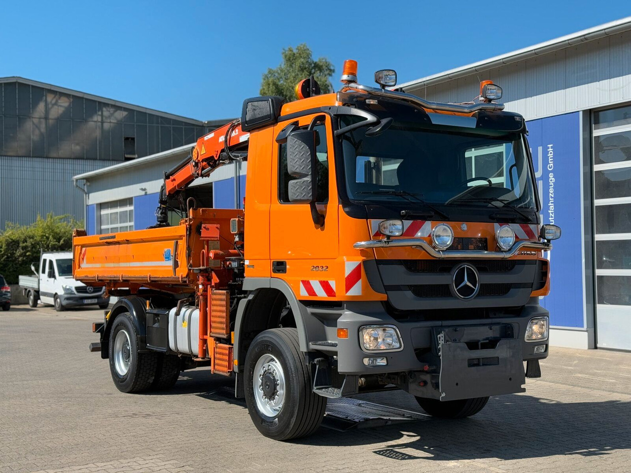 Mercedes-Benz ACTROS 2044 4x4 Kipper Kran ATLAS 65.2 A2L - Kravas automašīna pašizgāzējs, Kravas auto ar manipulatoru: foto 1 Mercedes-Benz ACTROS 2044 4x4 Kipper Kran ATLAS 65.2 A2L - Kravas automašīna pašizgāzējs, Kravas auto ar manipulatoru: foto 1