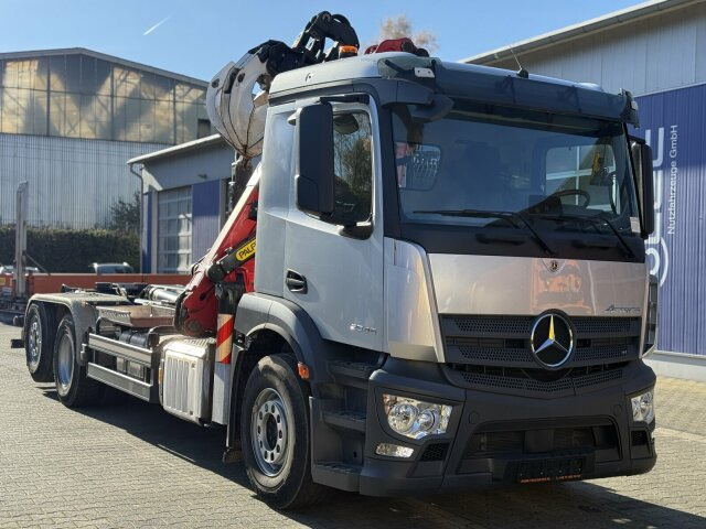 Mercedes-Benz ACTROS 2546 6x2 Abrollkip Kran Palfinger Q150Z95 - Pacēlājs ar āķi, Kravas auto ar manipulatoru: foto 1 Mercedes-Benz ACTROS 2546 6x2 Abrollkip Kran Palfinger Q150Z95 - Pacēlājs ar āķi, Kravas auto ar manipulatoru: foto 1