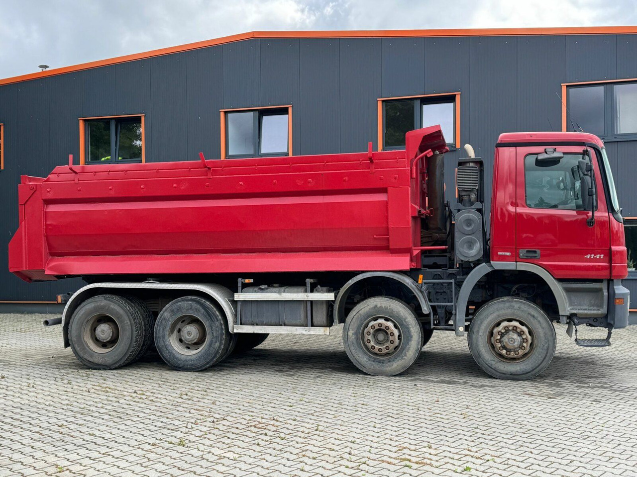 Mercedes-Benz ACTROS 4141 EURO4 8x8 Muldenkipper - Kravas automašīna pašizgāzējs: foto 4 Mercedes-Benz ACTROS 4141 EURO4 8x8 Muldenkipper - Kravas automašīna pašizgāzējs: foto 4