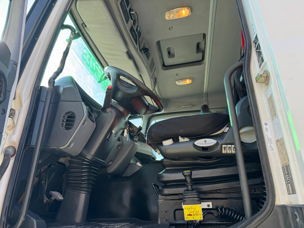 Kravas automašīna pašizgāzējs Mercedes-Benz ACTROS 4144 8x8 EURO4 DSK Meiller: foto 13