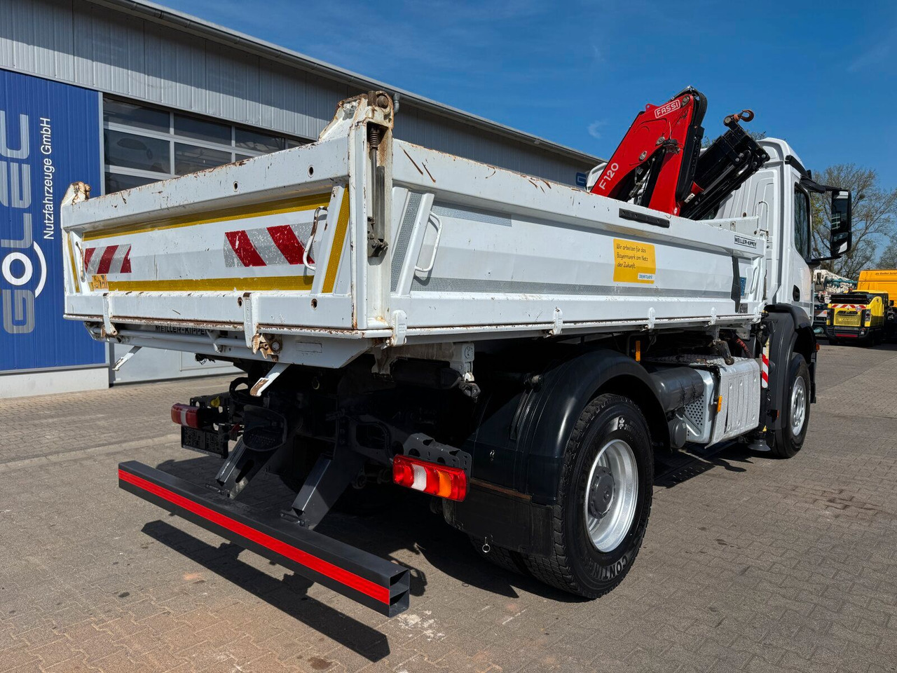 Mercedes-Benz AROCS 1832 4x2 Euro 6 Kipper Kran FASSI F120FB - Kravas automašīna pašizgāzējs, Kravas auto ar manipulatoru: foto 4 Mercedes-Benz AROCS 1832 4x2 Euro 6 Kipper Kran FASSI F120FB - Kravas automašīna pašizgāzējs, Kravas auto ar manipulatoru: foto 4