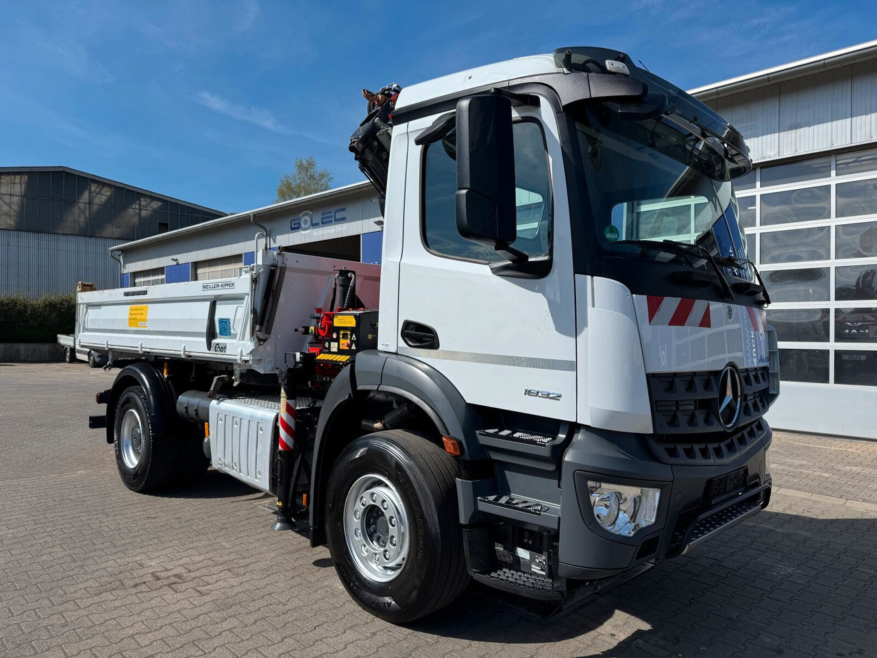 Mercedes-Benz AROCS 1832 4x2 Euro 6 Kipper Kran FASSI F120FB - Kravas automašīna pašizgāzējs, Kravas auto ar manipulatoru: foto 1 Mercedes-Benz AROCS 1832 4x2 Euro 6 Kipper Kran FASSI F120FB - Kravas automašīna pašizgāzējs, Kravas auto ar manipulatoru: foto 1