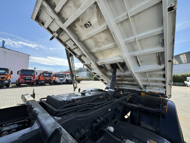 Mercedes-Benz AROCS 1832 4x2 Euro 6 Kipper Kran FASSI F120FB - Kravas automašīna pašizgāzējs, Kravas auto ar manipulatoru: foto 3 Mercedes-Benz AROCS 1832 4x2 Euro 6 Kipper Kran FASSI F120FB - Kravas automašīna pašizgāzējs, Kravas auto ar manipulatoru: foto 3
