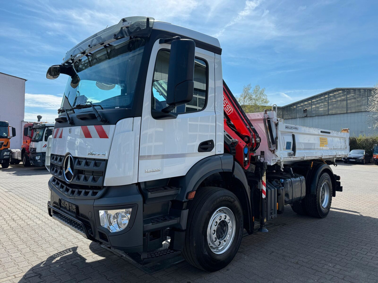 Mercedes-Benz AROCS 1832 4x2 Euro 6 Kipper Kran FASSI F120FB - Kravas automašīna pašizgāzējs, Kravas auto ar manipulatoru: foto 2 Mercedes-Benz AROCS 1832 4x2 Euro 6 Kipper Kran FASSI F120FB - Kravas automašīna pašizgāzējs, Kravas auto ar manipulatoru: foto 2