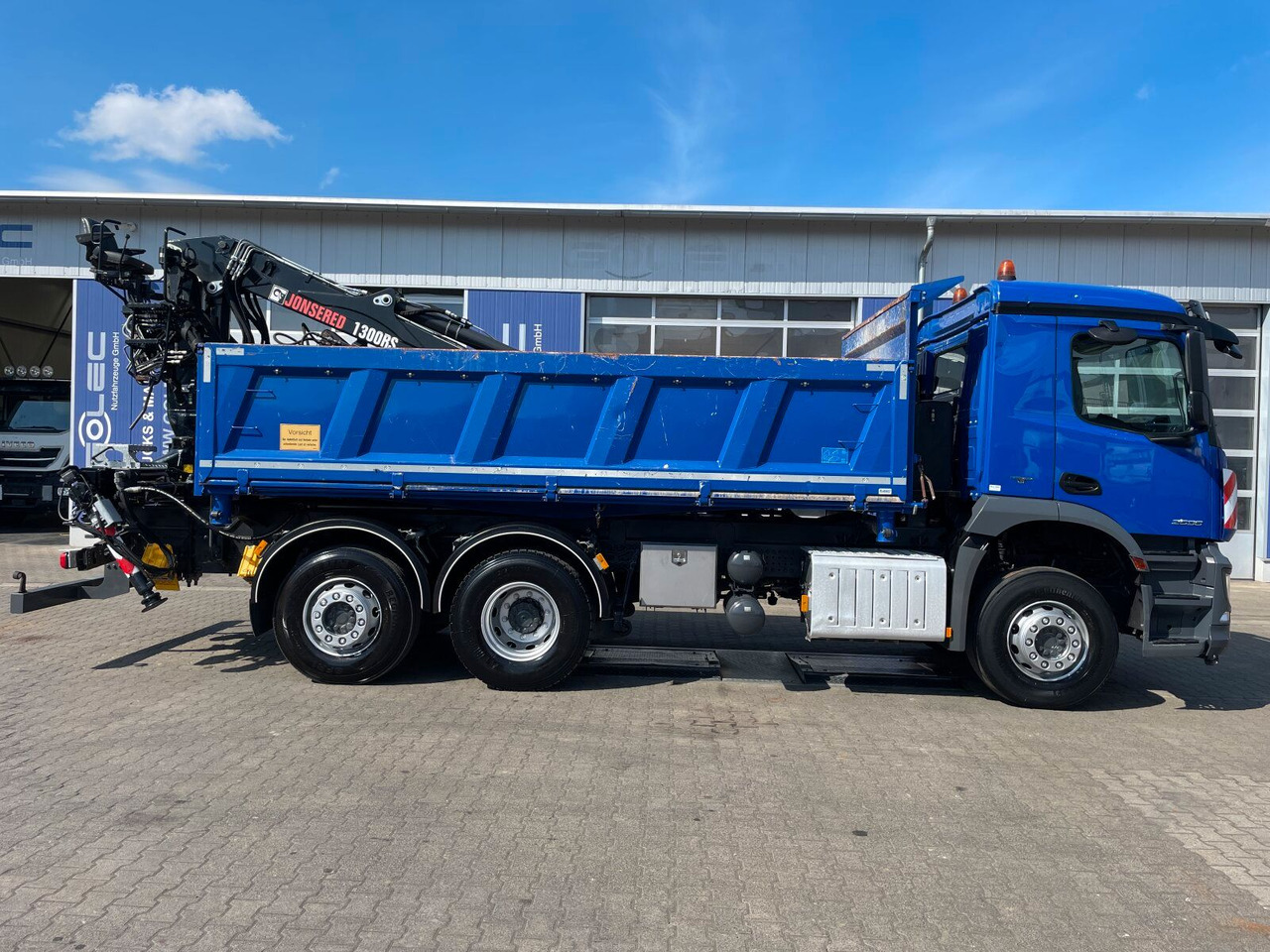 Mercedes-Benz AROCS 2536 6x2*4 Kipper Kran HIAB - Kravas automašīna pašizgāzējs, Kravas auto ar manipulatoru: foto 2 Mercedes-Benz AROCS 2536 6x2*4 Kipper Kran HIAB - Kravas automašīna pašizgāzējs, Kravas auto ar manipulatoru: foto 2