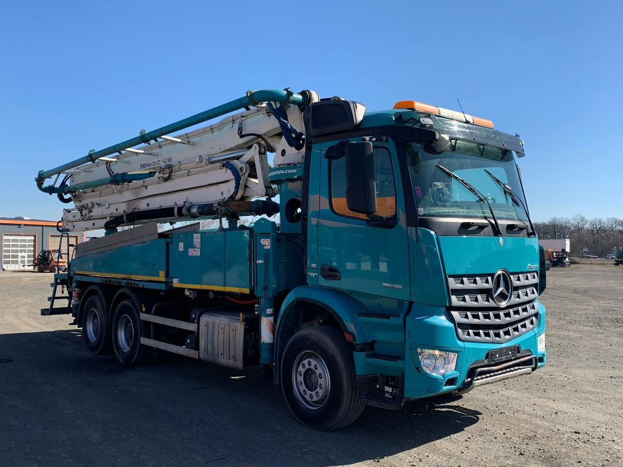 Mercedes-Benz AROCS 2636 6x4 Euro 6 Betonpumpe SERMAC 4Z36 - Betona sūknis: foto 2 Mercedes-Benz AROCS 2636 6x4 Euro 6 Betonpumpe SERMAC 4Z36 - Betona sūknis: foto 2