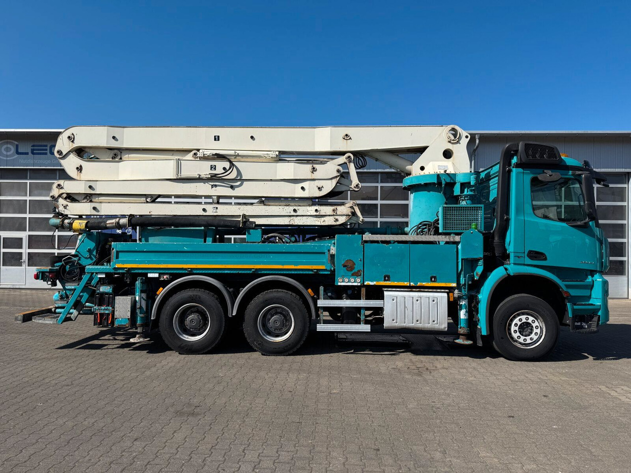 Mercedes-Benz AROCS 2844 6x4 Euro 6 Betonpumpe SERMAC 5Z33 - Betona sūknis: foto 3 Mercedes-Benz AROCS 2844 6x4 Euro 6 Betonpumpe SERMAC 5Z33 - Betona sūknis: foto 3