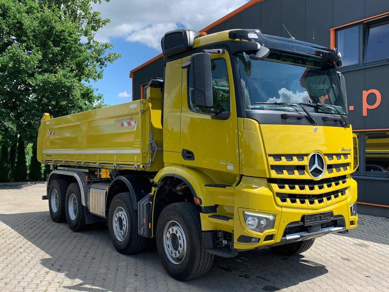 Mercedes-Benz AROCS 3248 8x4 Euro 6 Meiller Kipper Bordmatik - Kravas automašīna pašizgāzējs: foto 3 Mercedes-Benz AROCS 3248 8x4 Euro 6 Meiller Kipper Bordmatik - Kravas automašīna pašizgāzējs: foto 3