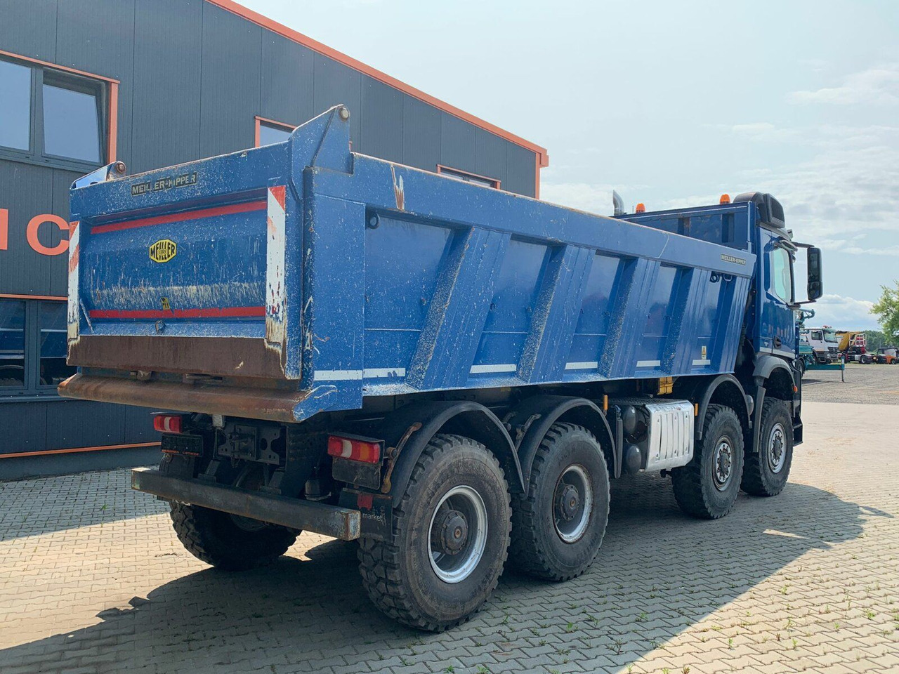 Mercedes-Benz AROCS 4145 8x8 EURO6 Muldenkipper TOP! - Kravas automašīna pašizgāzējs: foto 5 Mercedes-Benz AROCS 4145 8x8 EURO6 Muldenkipper TOP! - Kravas automašīna pašizgāzējs: foto 5