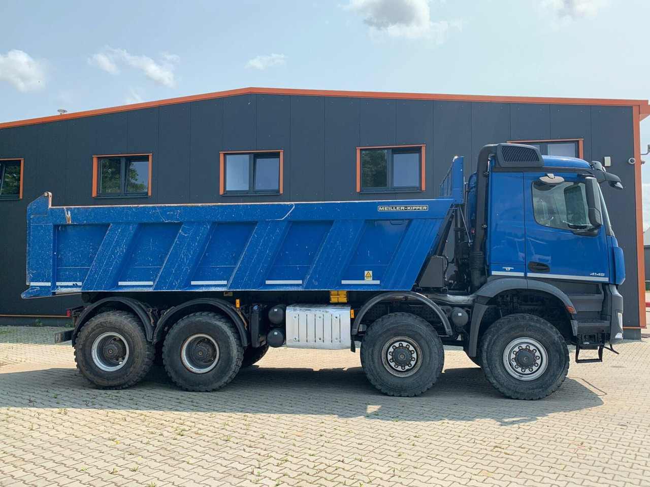 Mercedes-Benz AROCS 4145 8x8 EURO6 Muldenkipper TOP! - Kravas automašīna pašizgāzējs: foto 3 Mercedes-Benz AROCS 4145 8x8 EURO6 Muldenkipper TOP! - Kravas automašīna pašizgāzējs: foto 3