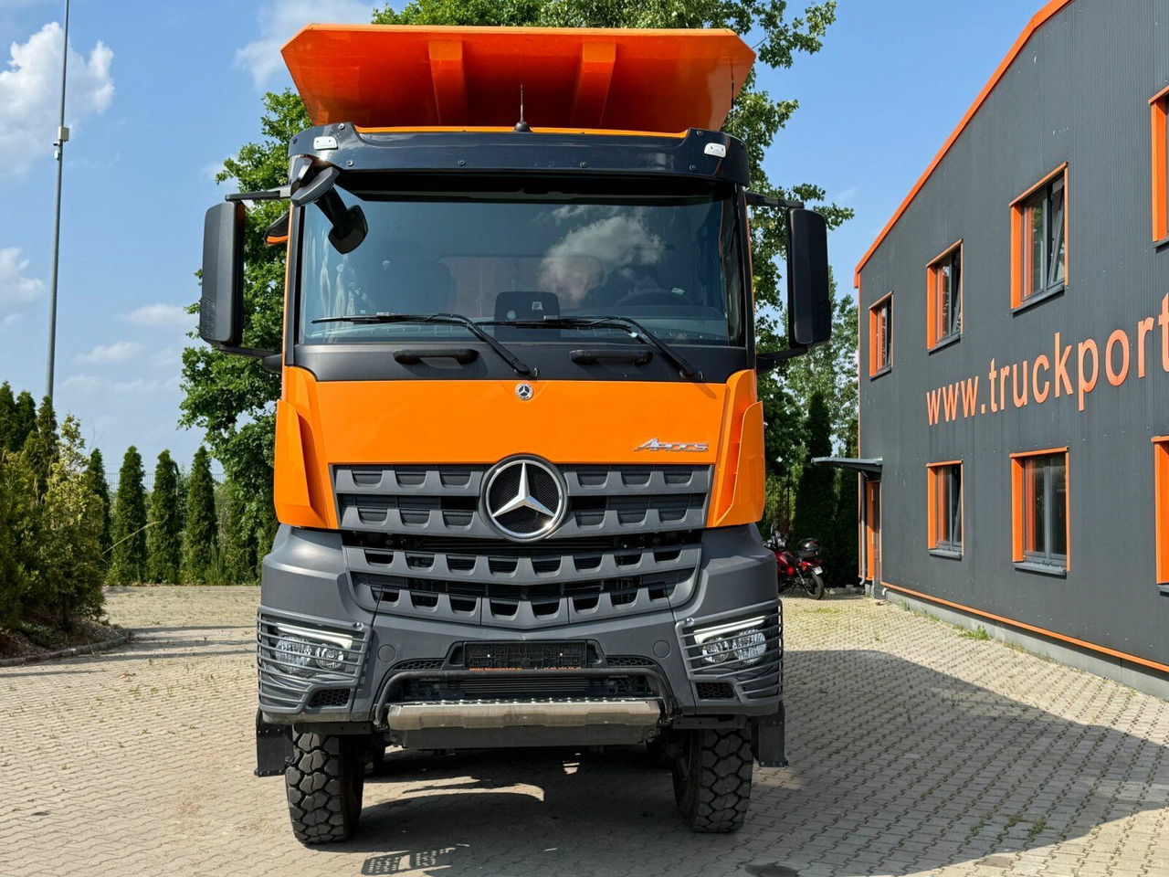 Mercedes-Benz AROCS 4851 8x6 Euro 6 Gesteinkipper MEILLER 25m³ - Kravas automašīna pašizgāzējs: foto 3 Mercedes-Benz AROCS 4851 8x6 Euro 6 Gesteinkipper MEILLER 25m³ - Kravas automašīna pašizgāzējs: foto 3