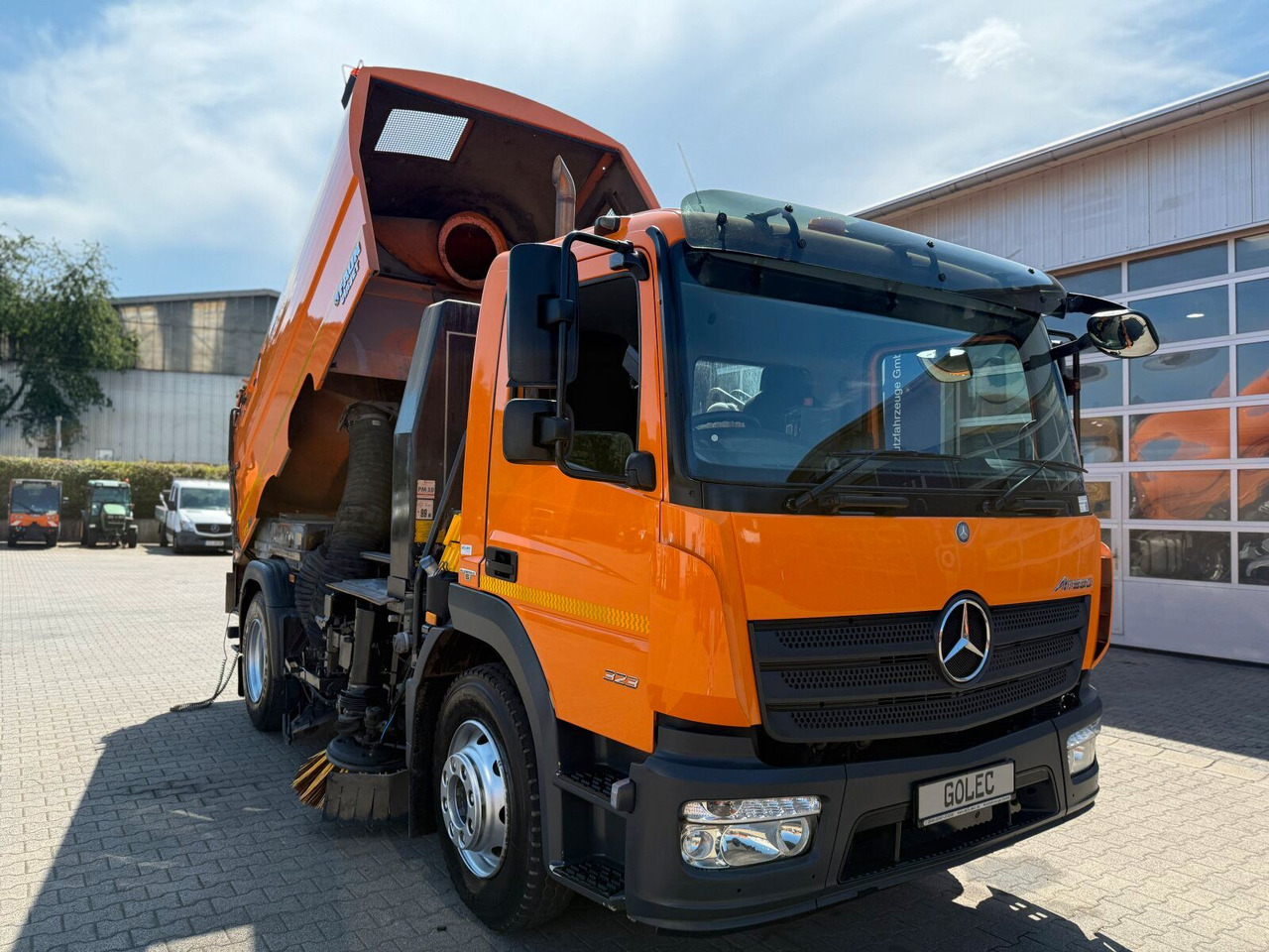 Mercedes-Benz ATEGO 1323 4x2 Kehrmaschine FAUN Viajet 6R/H - Ielu tīrīšanas mašīna: foto 2 Mercedes-Benz ATEGO 1323 4x2 Kehrmaschine FAUN Viajet 6R/H - Ielu tīrīšanas mašīna: foto 2