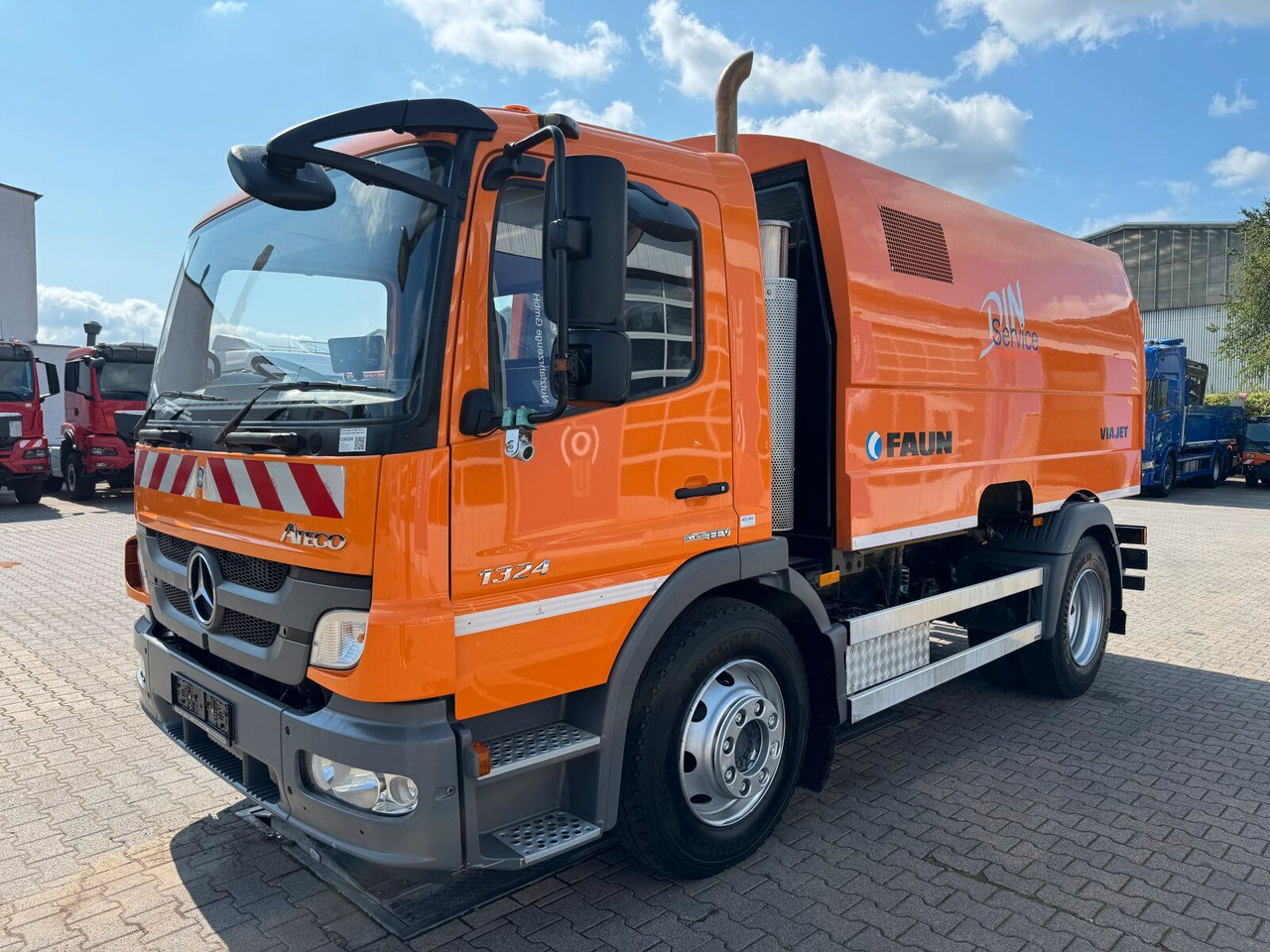 Mercedes-Benz ATEGO 1324 4x2 Kehrmaschine FAUN Viajet 6R/H - Ielu tīrīšanas mašīna: foto 2 Mercedes-Benz ATEGO 1324 4x2 Kehrmaschine FAUN Viajet 6R/H - Ielu tīrīšanas mašīna: foto 2