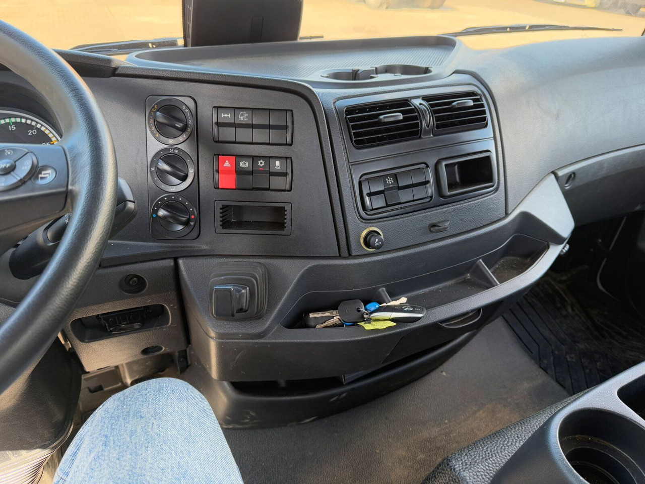 Kravas auto ar manipulatoru Mercedes-Benz ATEGO 818 4x2 Euro 6 Kipper Kran FASSI F65B.0.22: foto 17