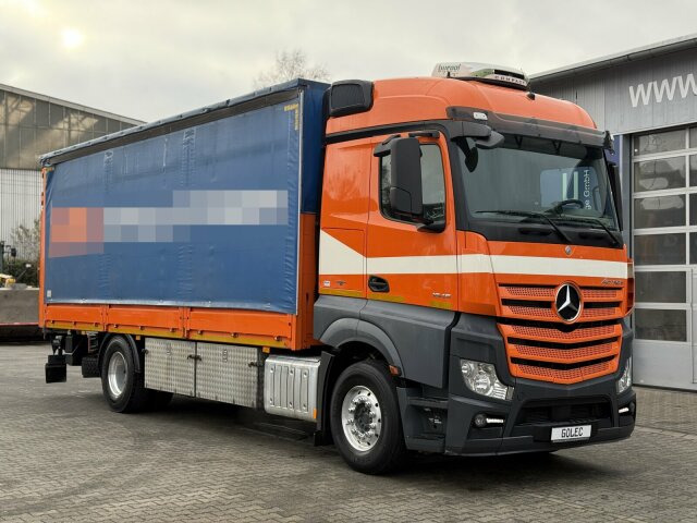 Mercedes-Benz Actros 4x2 Pritsche Plane Laderampe + Anhänger - Kravas automašīna ar tentu: foto 1 Mercedes-Benz Actros 4x2 Pritsche Plane Laderampe + Anhänger - Kravas automašīna ar tentu: foto 1