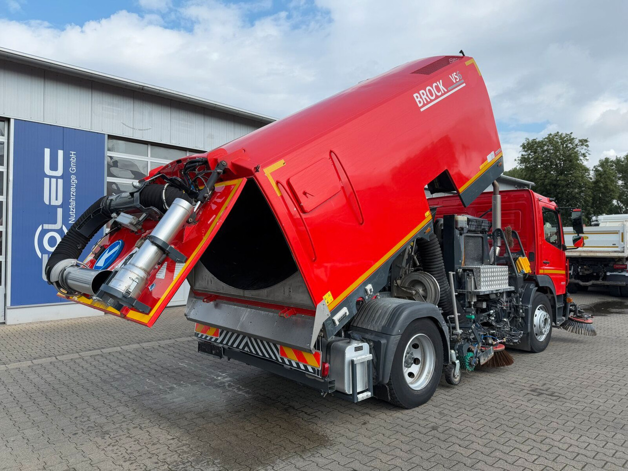 Mercedes-Benz Atego 1324 4x2 Kehrmaschine BROCK HD Anlage - Ielu tīrīšanas mašīna: foto 5 Mercedes-Benz Atego 1324 4x2 Kehrmaschine BROCK HD Anlage - Ielu tīrīšanas mašīna: foto 5