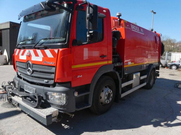 Mercedes-Benz Atego 1324 4x2 Kehrmaschine BROCK HD Anlage - Ielu tīrīšanas mašīna: foto 2 Mercedes-Benz Atego 1324 4x2 Kehrmaschine BROCK HD Anlage - Ielu tīrīšanas mašīna: foto 2