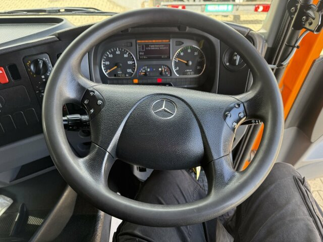 Mercedes-Benz Atego 1324 4x2 Kehrmaschine Viajet 6R/L - Ielu tīrīšanas mašīna: foto 3 Mercedes-Benz Atego 1324 4x2 Kehrmaschine Viajet 6R/L - Ielu tīrīšanas mašīna: foto 3