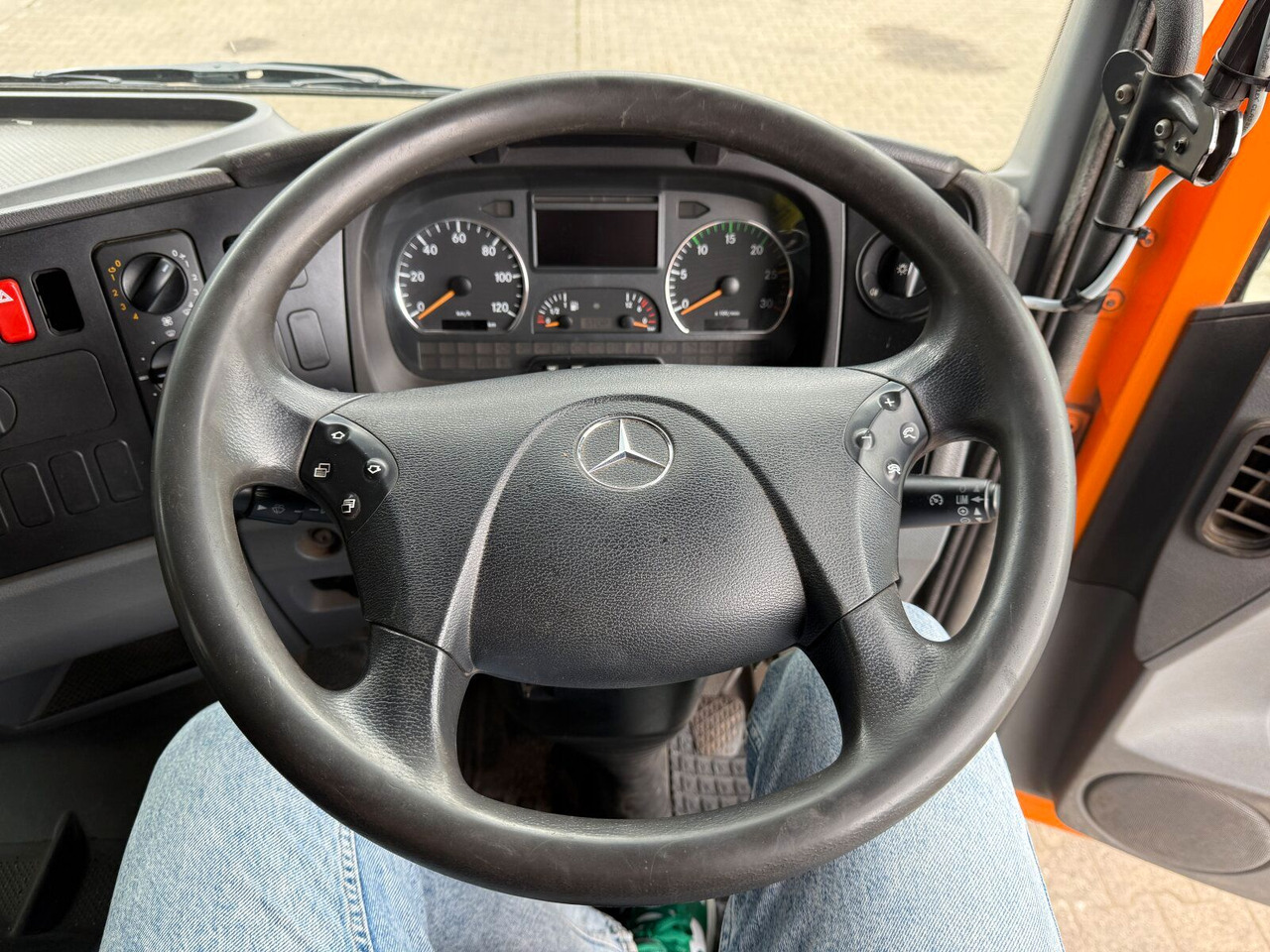 Ielu tīrīšanas mašīna Mercedes-Benz Atego 1324 4x2 Kehrmaschine Viajet 6R/L: foto 9