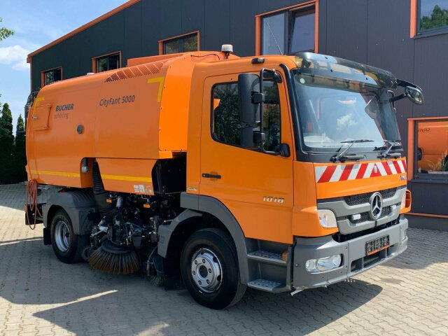 Mercedes-Benz Atego Kehrmaschine BUCHER CITYFANT 5000 - Ielu tīrīšanas mašīna: foto 1 Mercedes-Benz Atego Kehrmaschine BUCHER CITYFANT 5000 - Ielu tīrīšanas mašīna: foto 1
