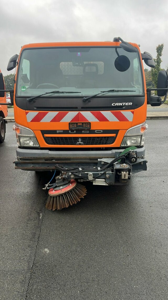 Mitsubishi Canter FUSO Kehrmaschine BROCK SL140 4 m³ - Ielu tīrīšanas mašīna: foto 4 Mitsubishi Canter FUSO Kehrmaschine BROCK SL140 4 m³ - Ielu tīrīšanas mašīna: foto 4