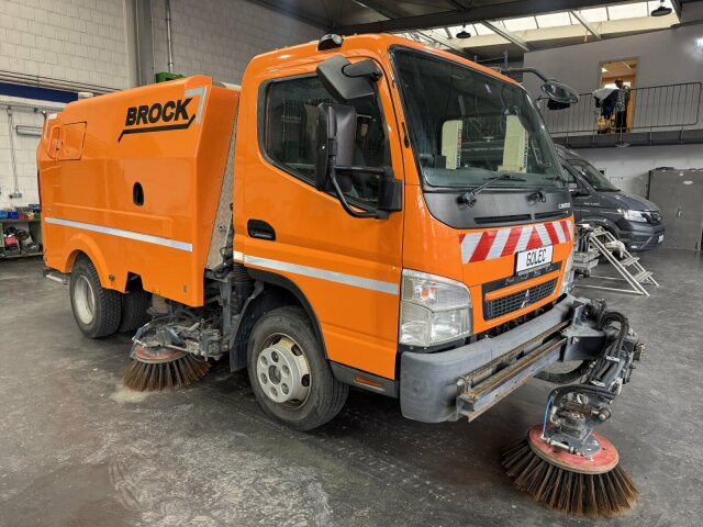 Mitsubishi Canter FUSO Kehrmaschine BROCK SL140 4 m³ - Ielu tīrīšanas mašīna: foto 1 Mitsubishi Canter FUSO Kehrmaschine BROCK SL140 4 m³ - Ielu tīrīšanas mašīna: foto 1