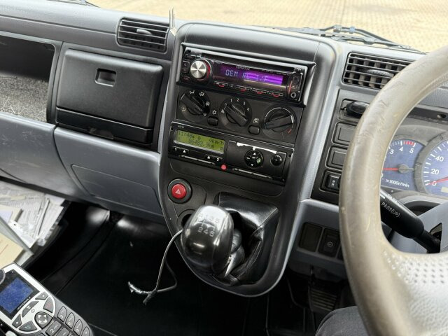 Mitsubishi Canter FUSO Kehrmaschine BROCK SL140 4 m³ - Ielu tīrīšanas mašīna: foto 3 Mitsubishi Canter FUSO Kehrmaschine BROCK SL140 4 m³ - Ielu tīrīšanas mašīna: foto 3