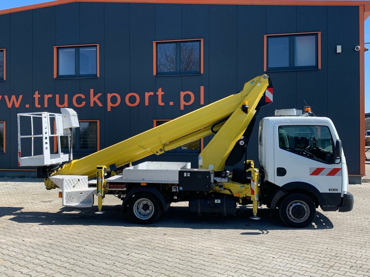 Nissan Cabstar 4x2 Ruthmann Steiger TB 270 - Autopacēlājs: foto 5 Nissan Cabstar 4x2 Ruthmann Steiger TB 270 - Autopacēlājs: foto 5