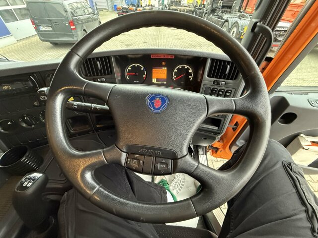 Scania P230 Kehrmaschine Johnston VT605- 6 M³ - Ielu tīrīšanas mašīna: foto 2 Scania P230 Kehrmaschine Johnston VT605- 6 M³ - Ielu tīrīšanas mašīna: foto 2