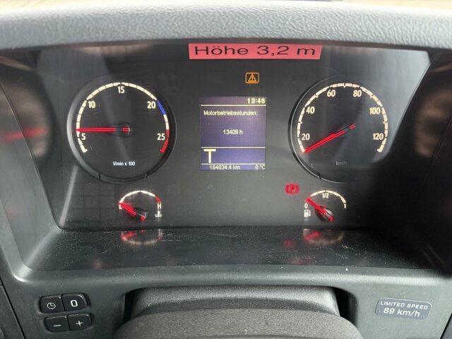 Scania P230 Kehrmaschine Johnston VT605- 6 M³ - Ielu tīrīšanas mašīna: foto 3 Scania P230 Kehrmaschine Johnston VT605- 6 M³ - Ielu tīrīšanas mašīna: foto 3