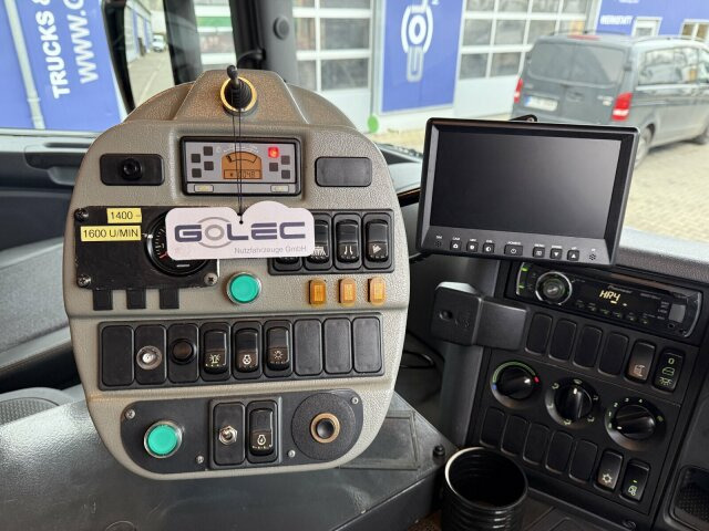 Scania P230 Kehrmaschine Johnston VT605- 6 M³ - Ielu tīrīšanas mašīna: foto 4 Scania P230 Kehrmaschine Johnston VT605- 6 M³ - Ielu tīrīšanas mašīna: foto 4