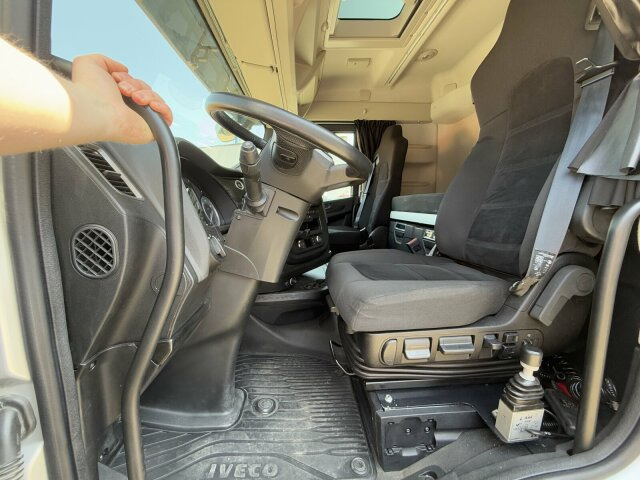 Iveco S-WAY 4x4H Zugmaschine Euro 6 *Kippauflieger - Vilcējs: foto 4 Iveco S-WAY 4x4H Zugmaschine Euro 6 *Kippauflieger - Vilcējs: foto 4