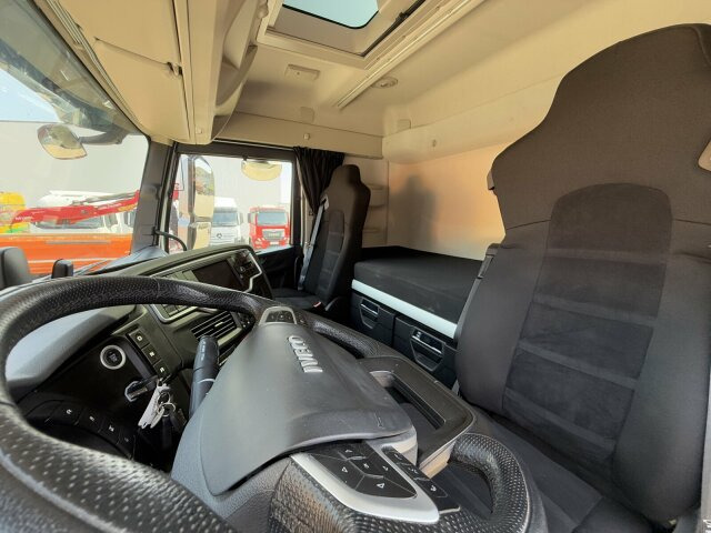 Iveco S-WAY 4x4H Zugmaschine Euro 6 *Kippauflieger - Vilcējs: foto 5 Iveco S-WAY 4x4H Zugmaschine Euro 6 *Kippauflieger - Vilcējs: foto 5