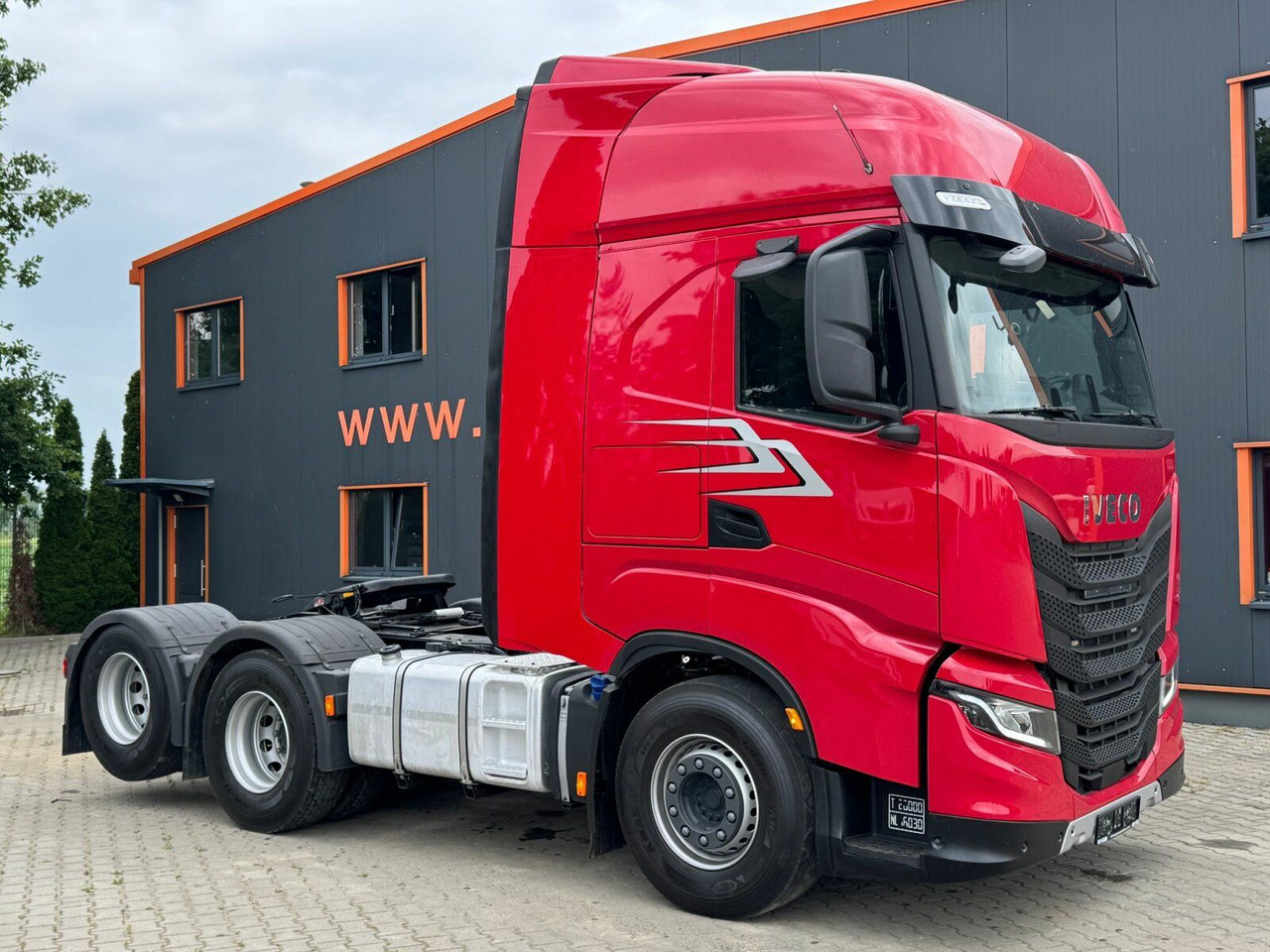 Vilcējs Iveco S-WAY 570 6x2 EURO6 BOOGIE Kipphydraulik: foto 1