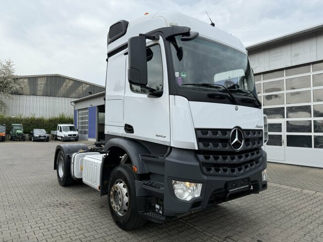 Mercedes-Benz Actros 1843 Sattelzugmaschine 4x2 Kipph. - Vilcējs: foto 1 Mercedes-Benz Actros 1843 Sattelzugmaschine 4x2 Kipph. - Vilcējs: foto 1