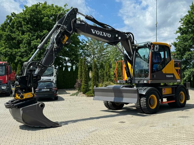 Volvo EWR150E Mobilbagger mit ROTATOR ENCONG EC319 - Riteņu ekskavators: foto 1 Volvo EWR150E Mobilbagger mit ROTATOR ENCONG EC319 - Riteņu ekskavators: foto 1