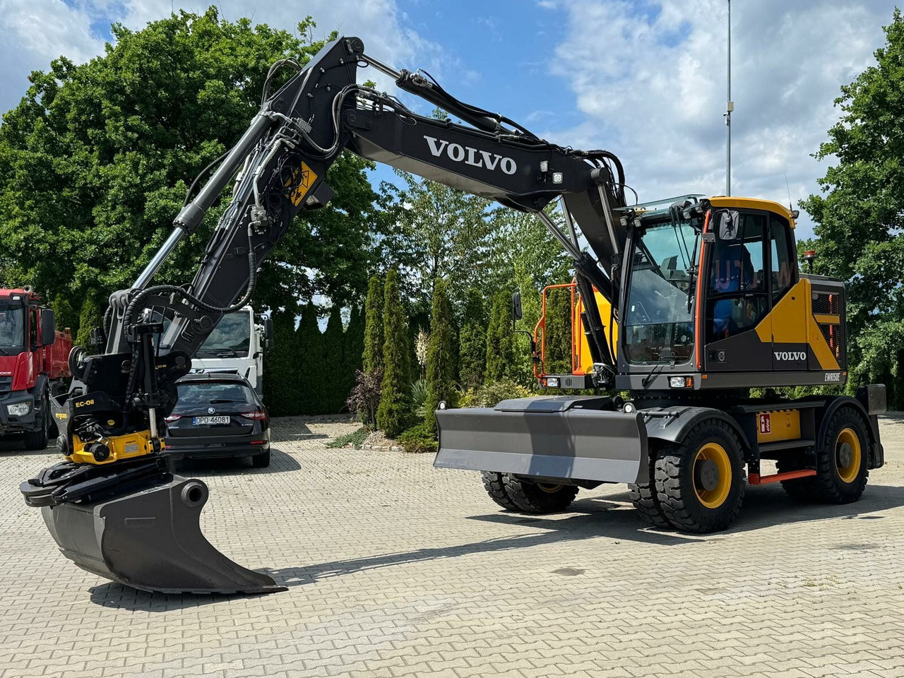 Volvo EWR150E Mobilbagger mit ROTATOR ENCONG EC319 - Riteņu ekskavators: foto 1 Volvo EWR150E Mobilbagger mit ROTATOR ENCONG EC319 - Riteņu ekskavators: foto 1