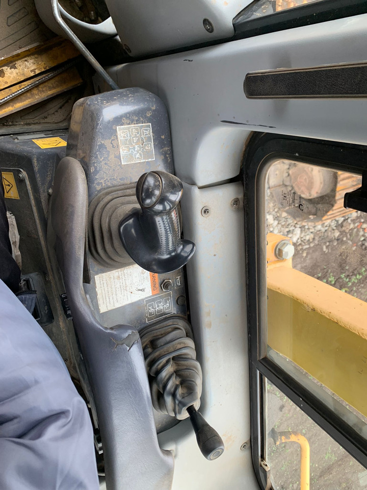 KOMATSU D61EX-15 - Buldozers: foto 5 KOMATSU D61EX-15 - Buldozers: foto 5