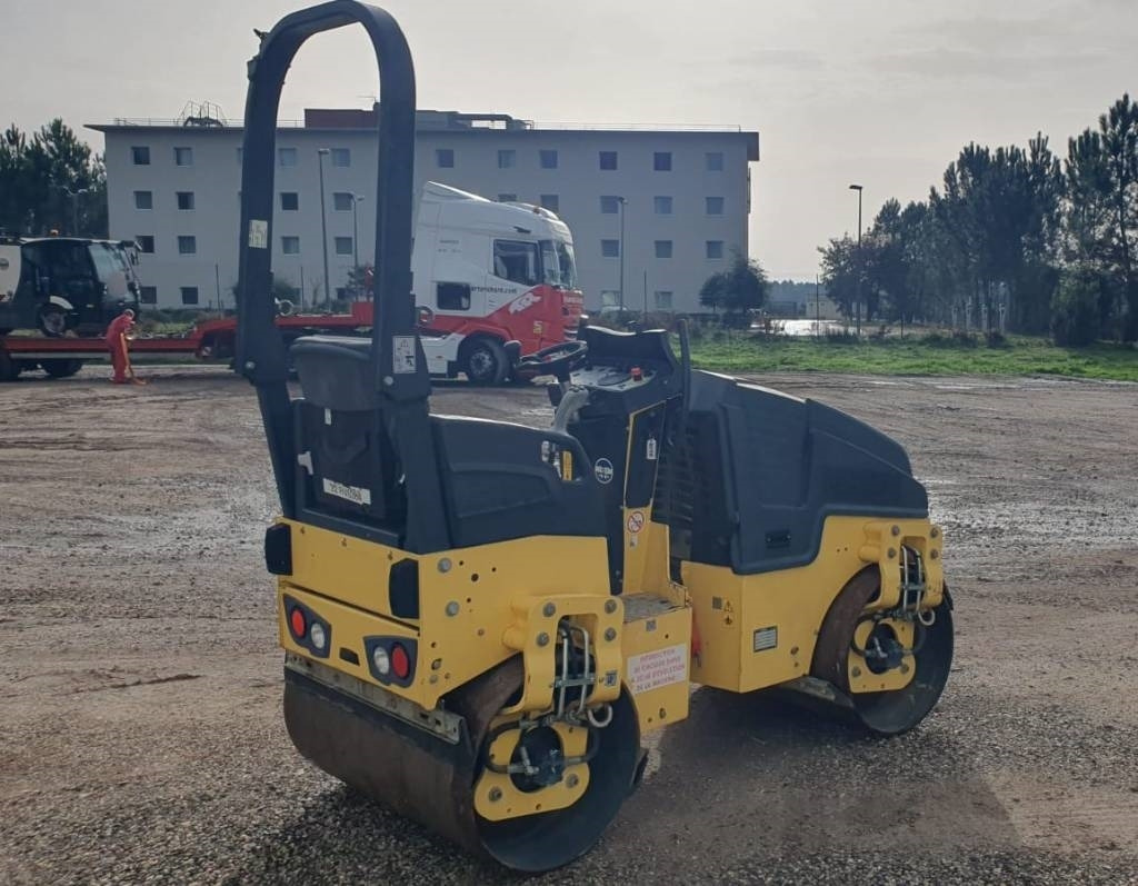 Bomag BW 100 AD M-5 - Ceļu veltnis: foto 2 Bomag BW 100 AD M-5 - Ceļu veltnis: foto 2