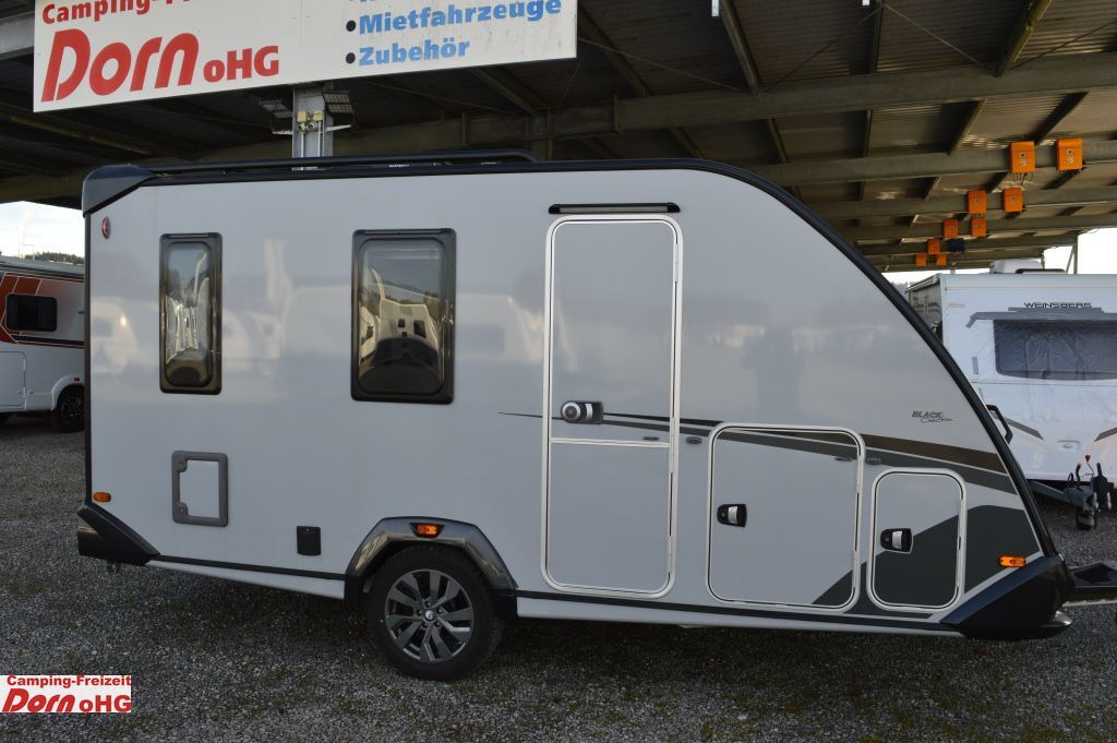 Knaus Sport&Fun 480 QL Black Selection Dachklima - Dzīvojamais treileris: foto 1 Knaus Sport&Fun 480 QL Black Selection Dachklima - Dzīvojamais treileris: foto 1