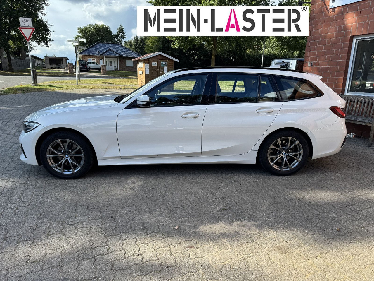 BMW 320 d xDrive touring Sport Line shadow AHK - Universālis: foto 4 BMW 320 d xDrive touring Sport Line shadow AHK - Universālis: foto 4